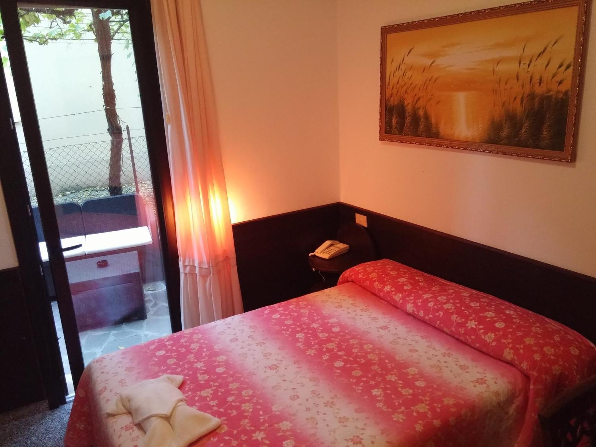 Hotel Memory ريميني الغرفة الصورة