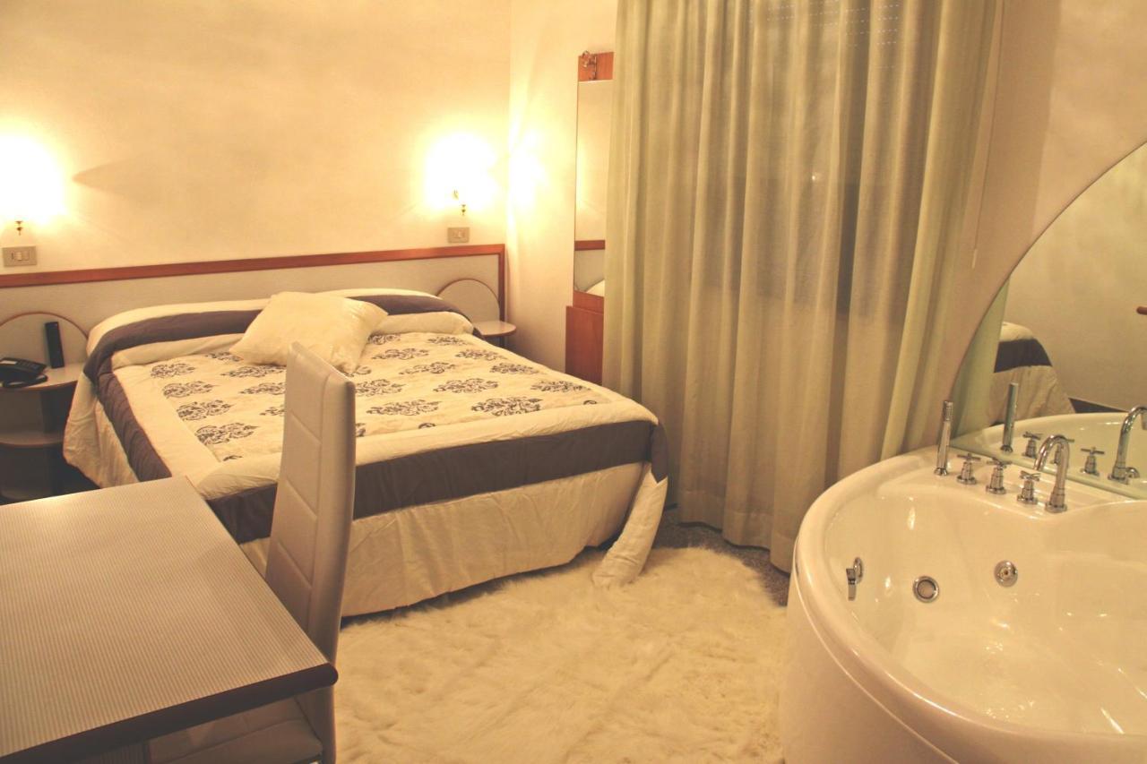 Hotel Memory ريميني المظهر الخارجي الصورة